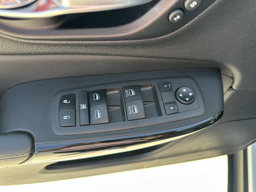 Used 2023 Jeep Cherokee Altitude Lux w/ Lux Elite Package AWD/4WD image 24