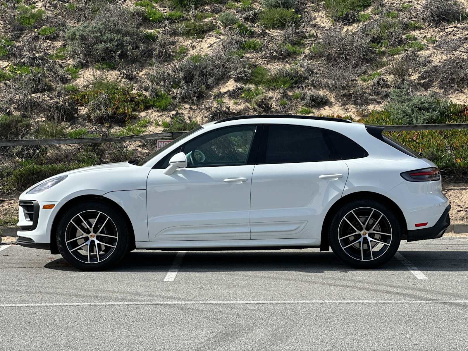 Certified 2025 Porsche Macan S image 2