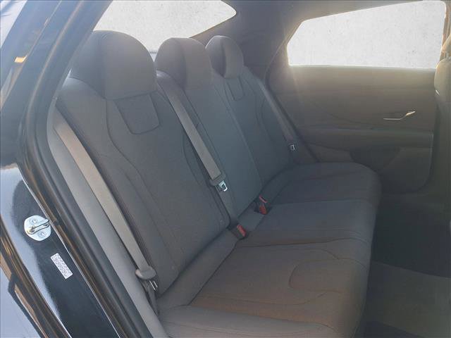 Used 2023 Hyundai Elantra SE image 18