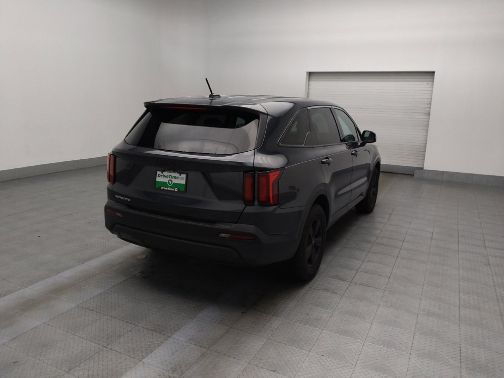 Used 2023 Kia Sorento LX image 9