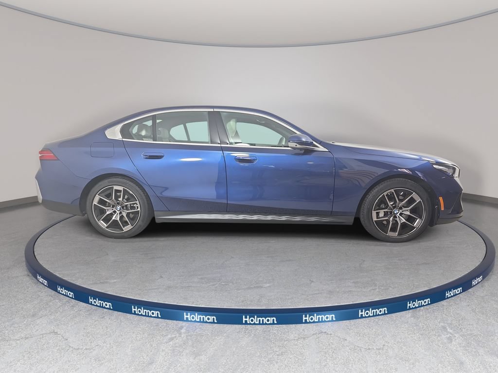 Used 2026 BMW 530i xDrive w/ Convenience Package AWD/4WD image 4