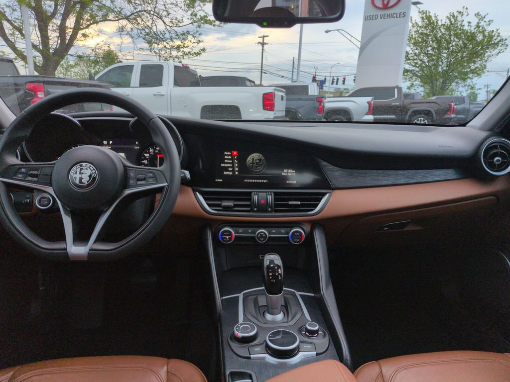 Used 2019 Alfa Romeo Giulia AWD image 12