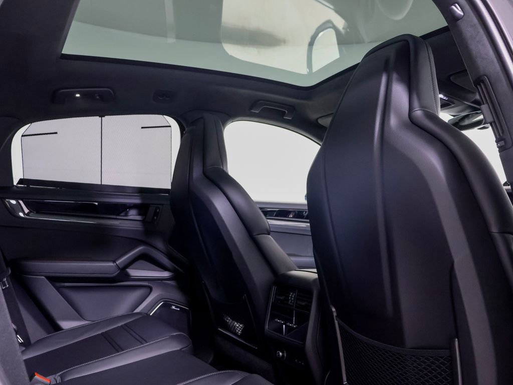New 2026 Porsche Cayenne GTS image 8