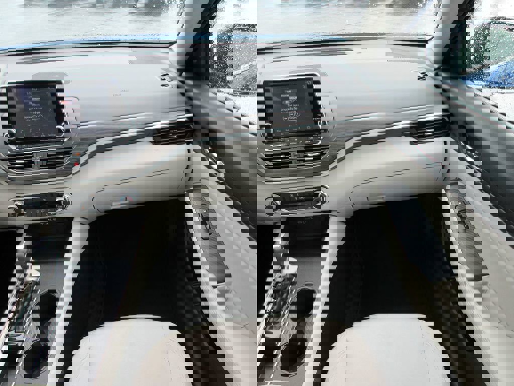 Used 2025 Nissan Altima 2.5 SV image 15