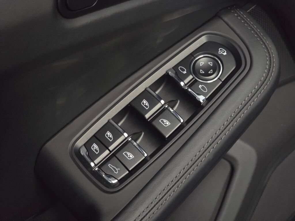 Certified 2024 Porsche Macan GTS AWD/4WD image 32