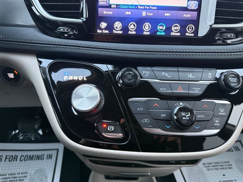 Used 2019 Chrysler Pacifica Limited w/ Advanced Safetytec Group image 23