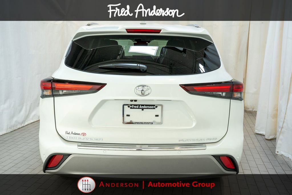 Used 2026 Toyota Highlander Platinum AWD/4WD image 4