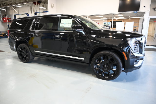 New 2026 GMC Yukon XL Denali w/ Denali Reserve Package AWD/4WD image 4