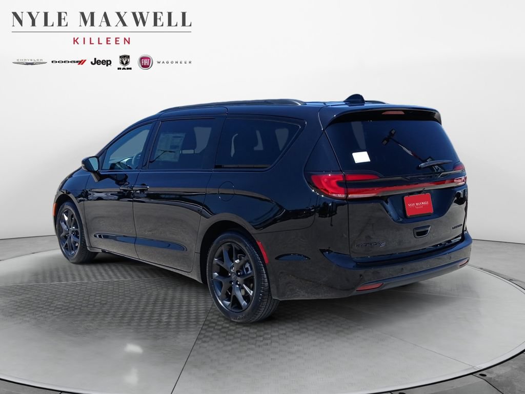 New 2027 Chrysler Pacifica Limited FWD image 14