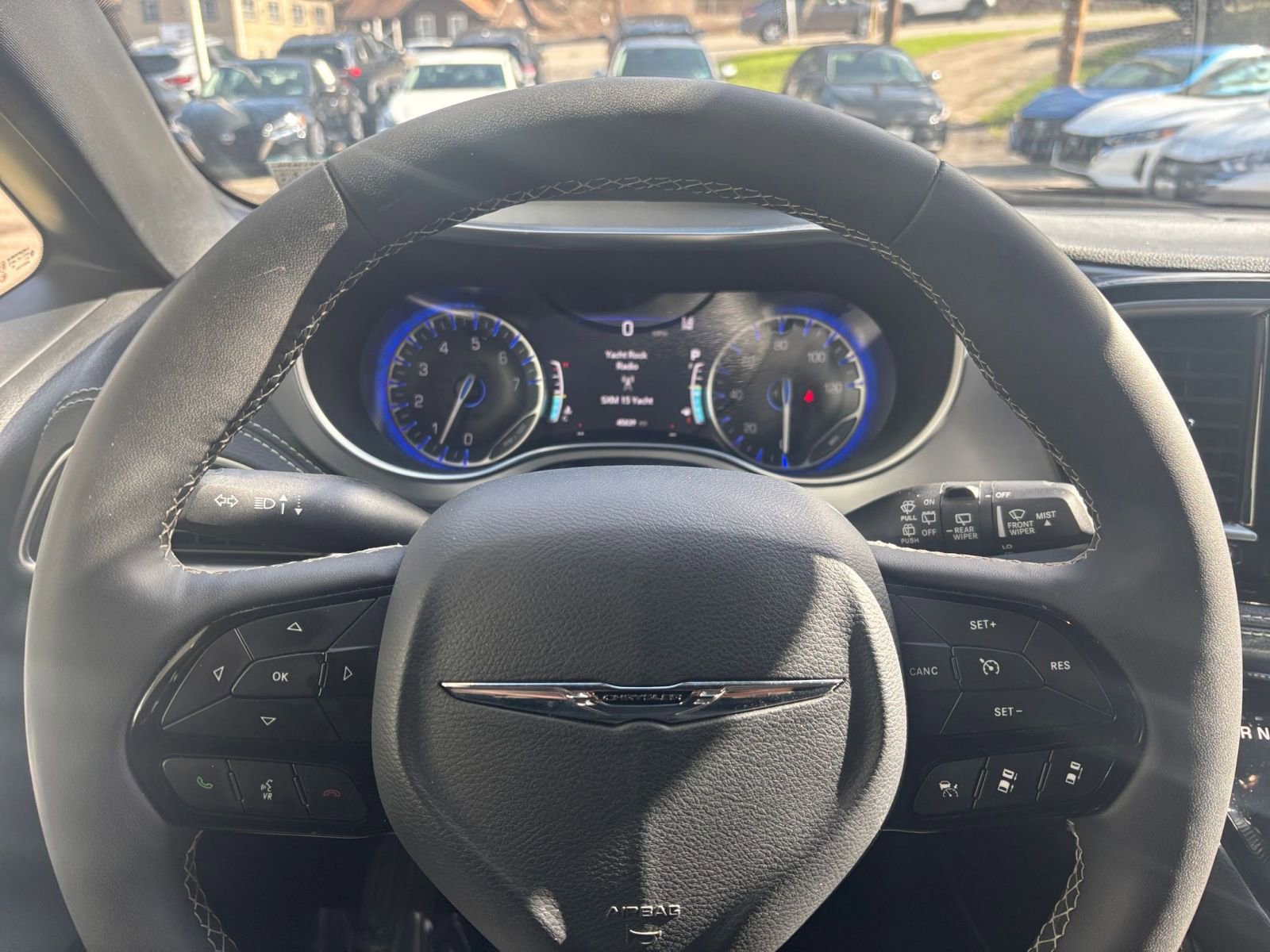 Used 2025 Chrysler Pacifica Limited image 30