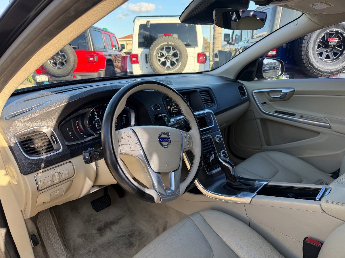 Used 2015 Volvo V60 T5 Platinum image 12
