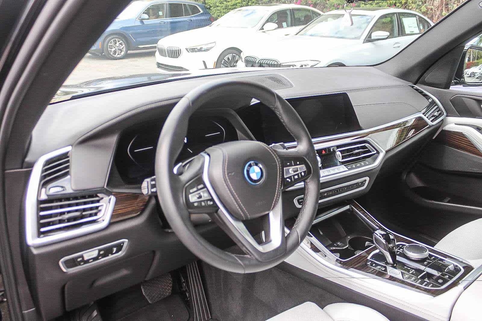 Used 2023 BMW X5 xDrive45e w/ Parking Assistance Package AWD/4WD image 16