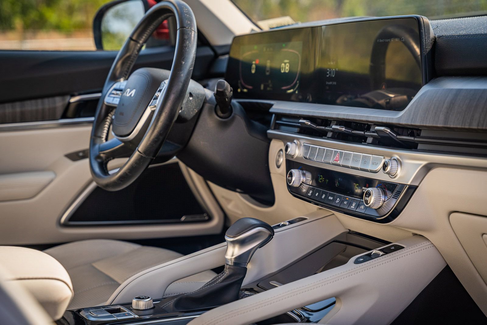 Used 2023 Kia Telluride EX w/ EX Captain's Chair Package image 13