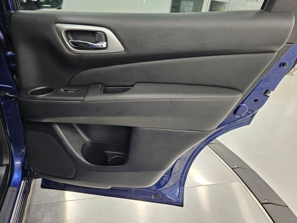 Used 2020 Nissan Pathfinder SL AWD/4WD image 36