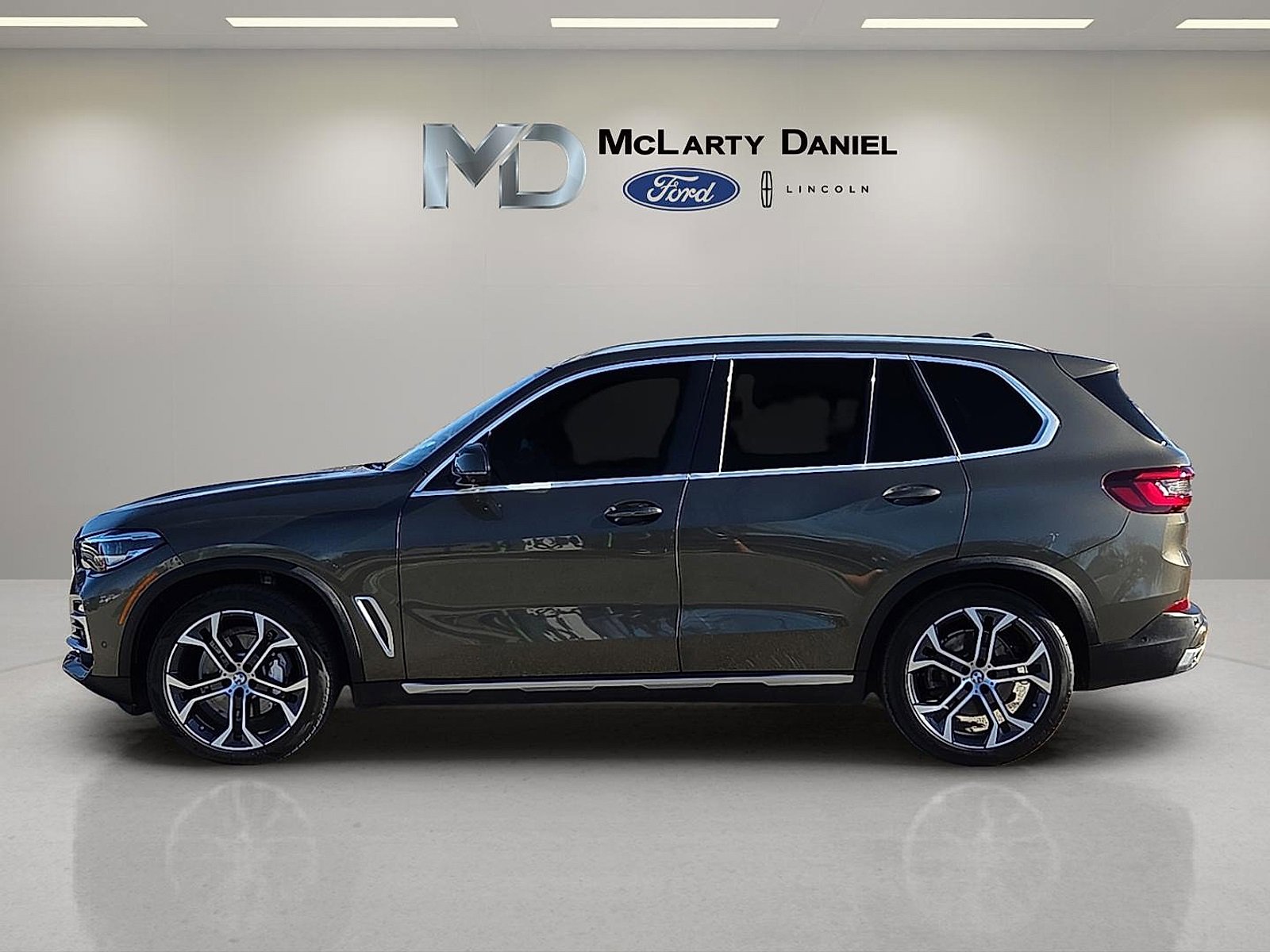 Used 2021 BMW X5 xDrive40i w/ Premium Package image 3