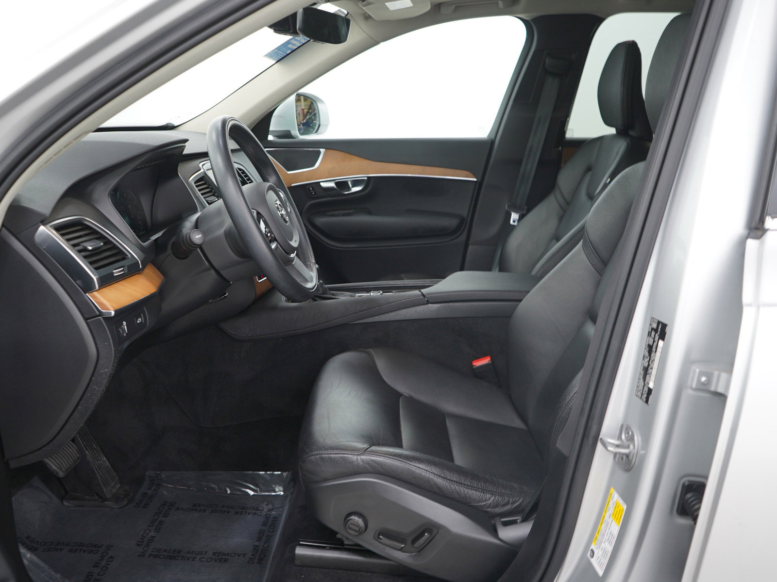 Used 2022 Volvo XC90 T6 Momentum w/ Climate Package image 31