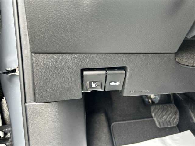 Certified 2024 Nissan Kicks SR image 17