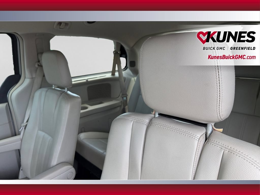 Used 2014 Chrysler Town & Country Touring FWD image 25