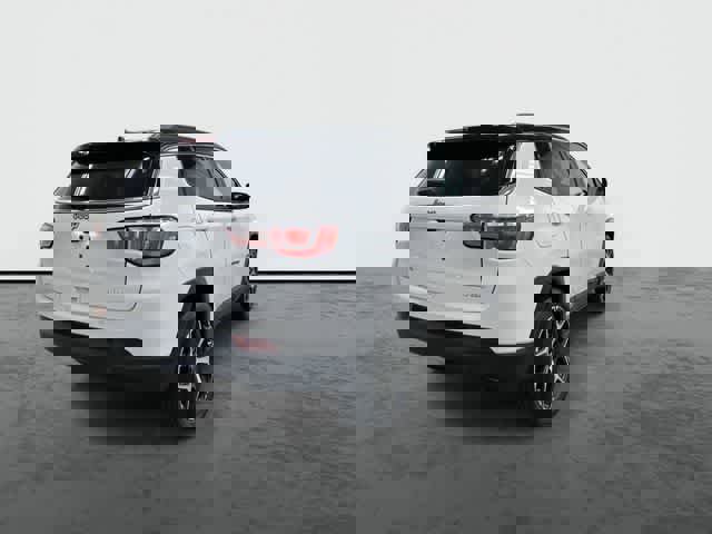 Used 2025 Jeep Compass Limited image 3