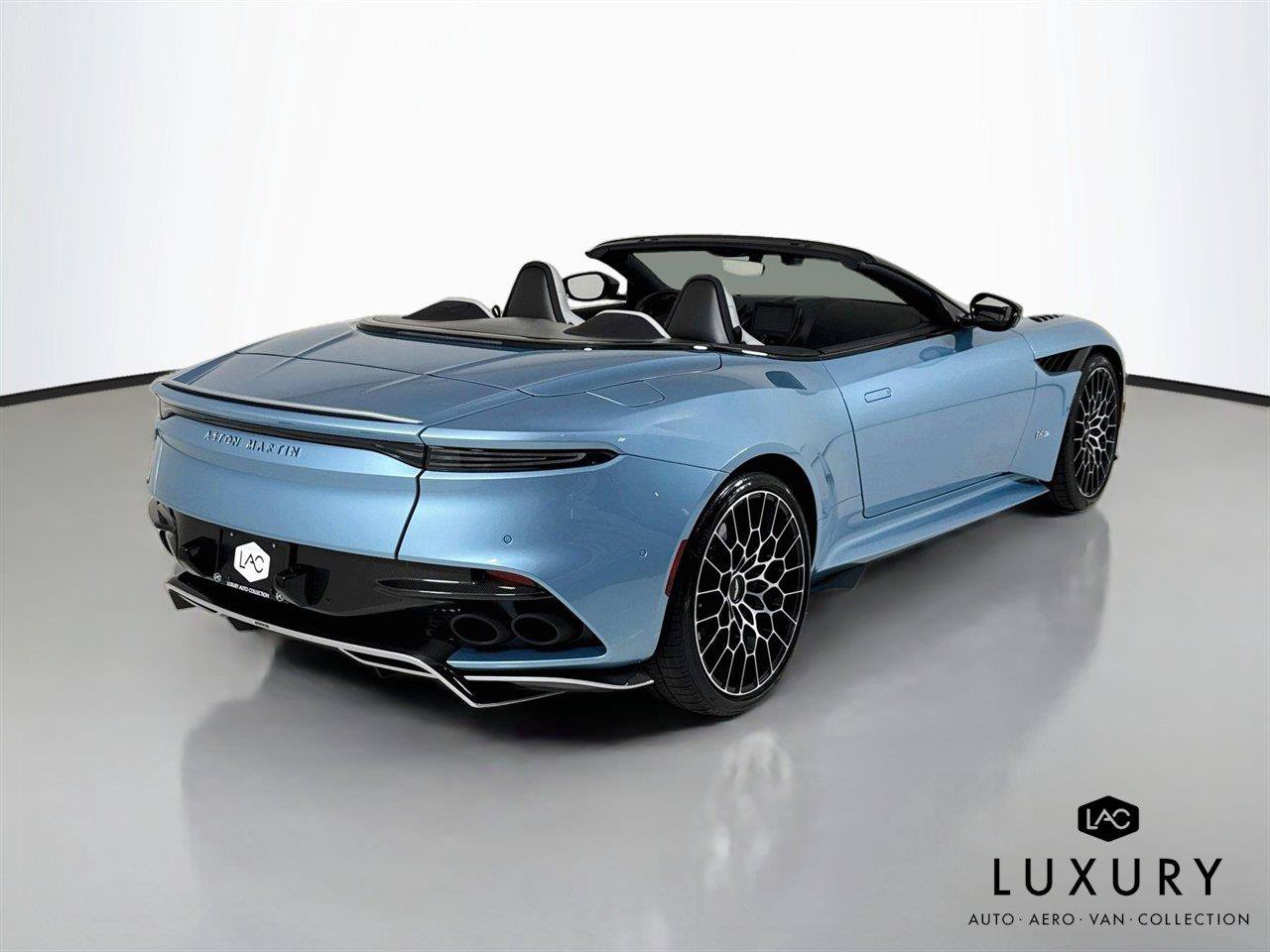Used 2023 Aston Martin DBS Superleggera Volante RWD image 6