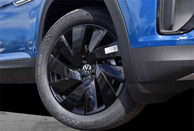 New 2025 Volkswagen Atlas Cross Sport SE image 3