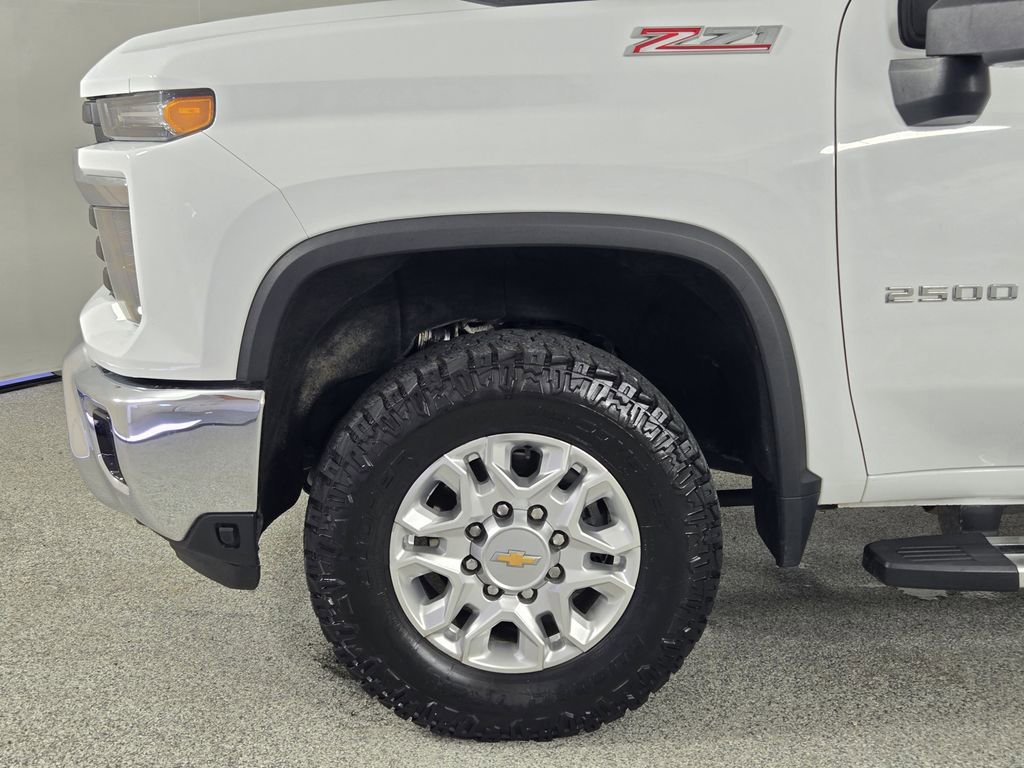 Used 2024 Chevrolet Silverado 2500 LT AWD/4WD image 8