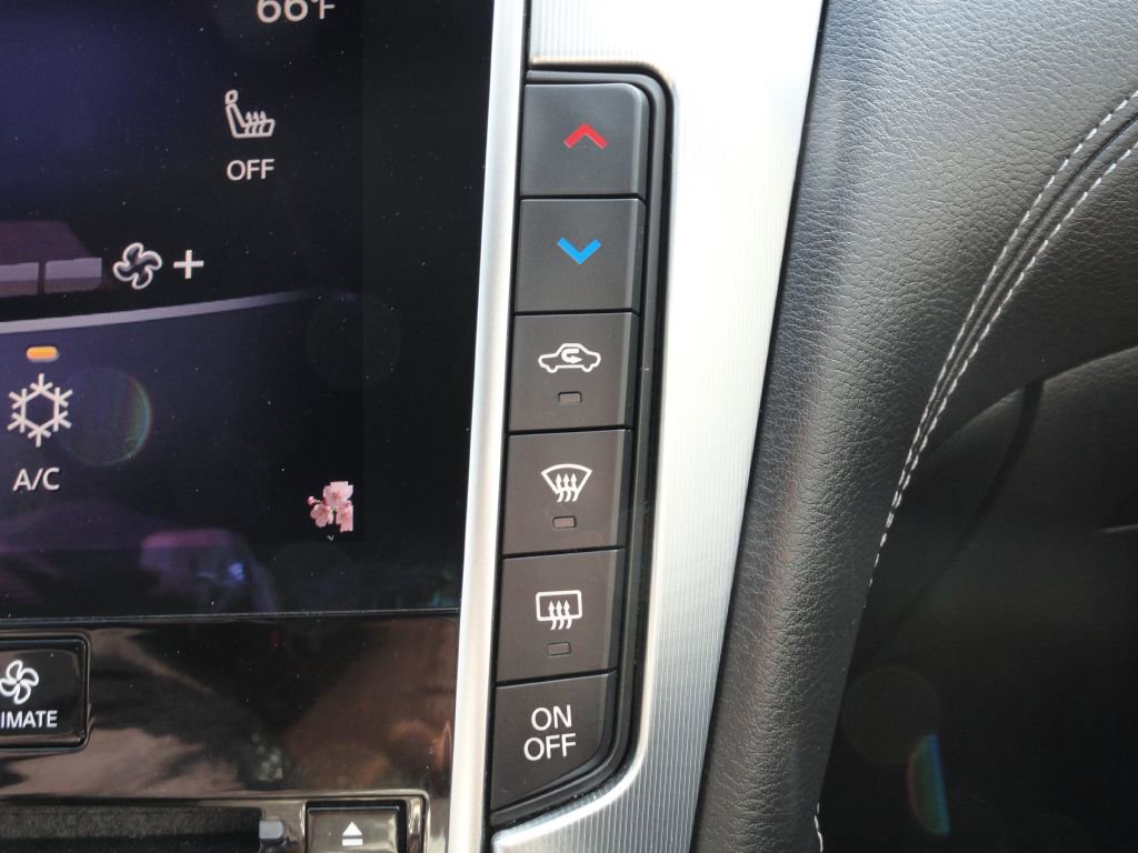 Used 2018 INFINITI Q60 LUXE w/ Sensory Package 2.0T Luxe image 23