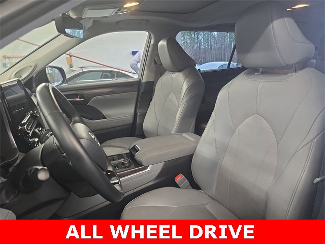 Used 2022 Toyota Highlander Limited image 16