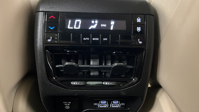 Used 2022 Jeep Grand Cherokee L Limited w/ Luxury Tech Group II AWD/4WD image 41