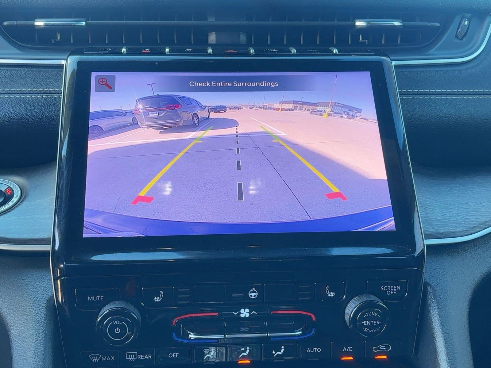 Used 2025 Jeep Grand Cherokee Limited w/ Black Appearance Package image 25