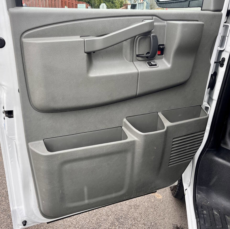 Used 2016 Chevrolet Express 2500 image 11