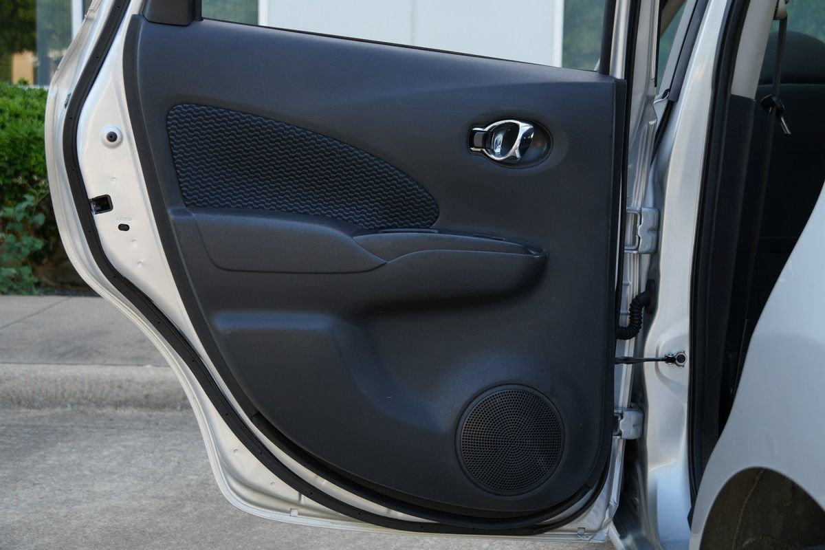 Used 2015 Nissan Versa Note SV FWD image 37
