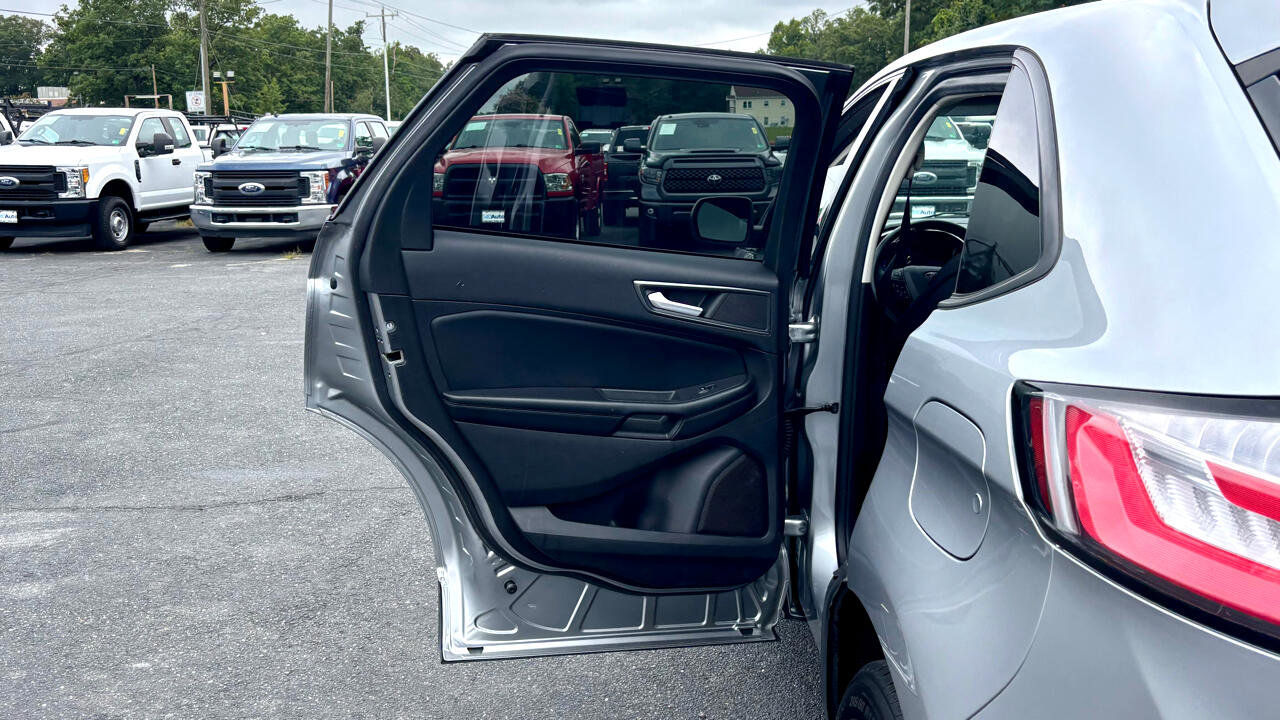 Used 2021 Ford Edge SE image 16