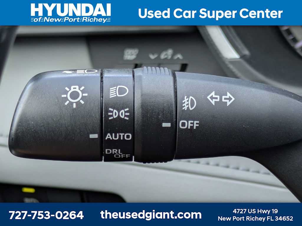 Used 2021 Toyota Highlander XLE AWD/4WD image 40