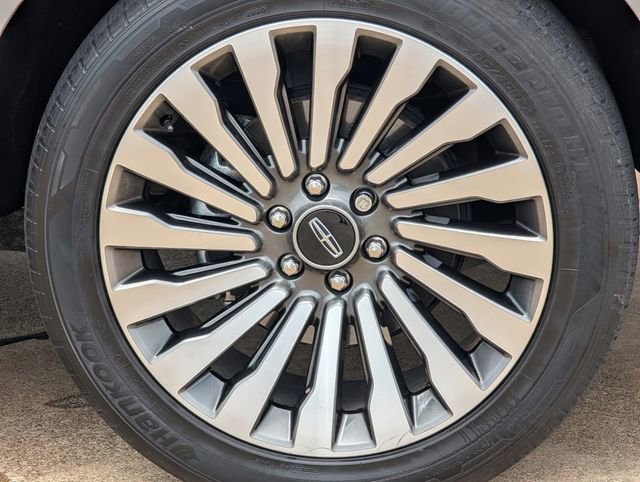 Used 2021 Lincoln Navigator Reserve w/ Luxury Package RWD image 11