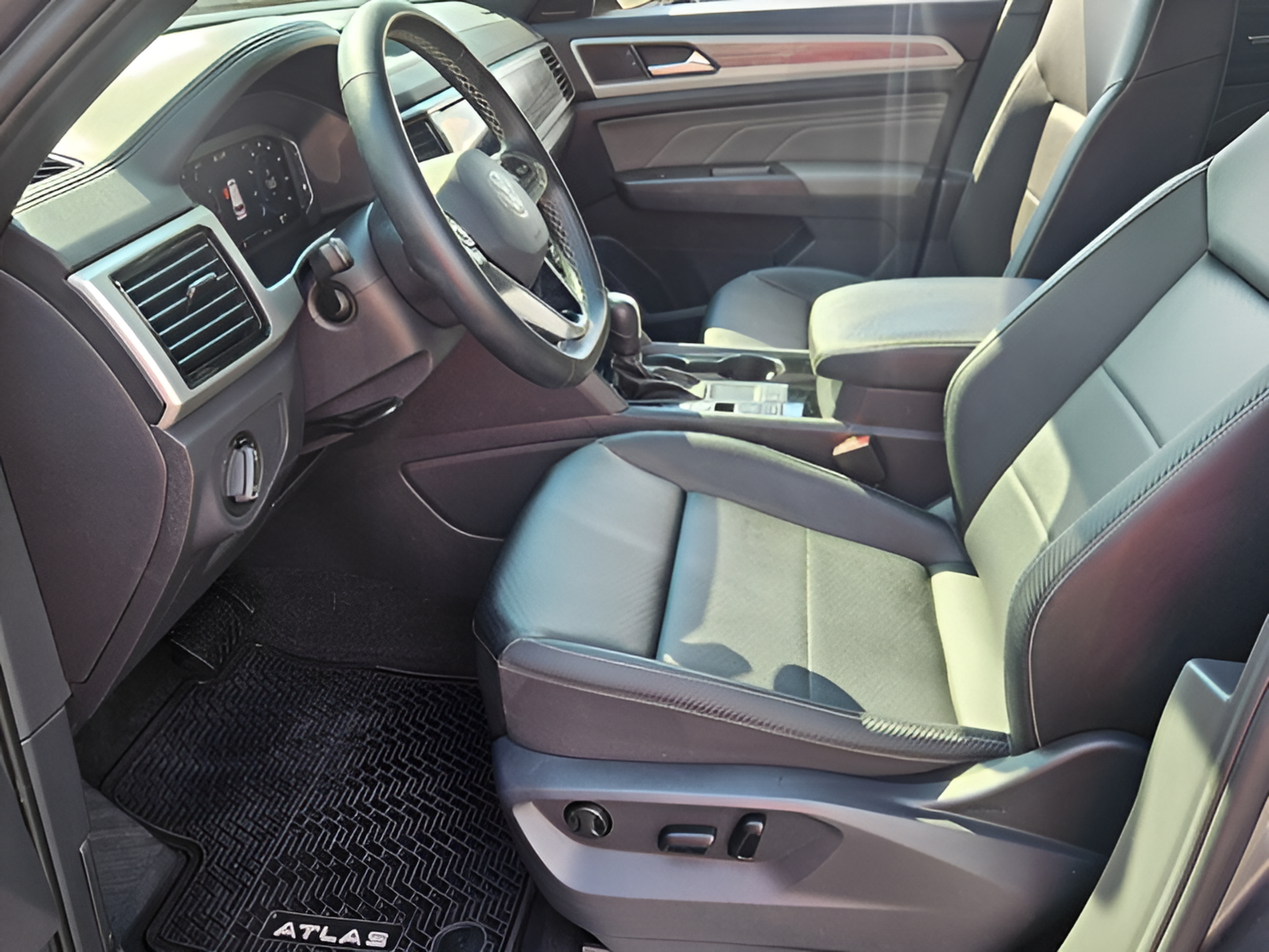Used 2023 Volkswagen Atlas Cross Sport SE w/ Black Wheel Package FWD image 12