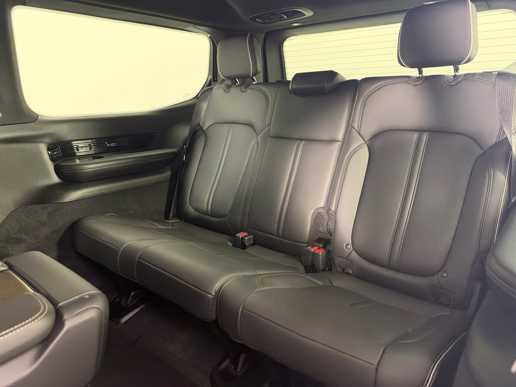 Used 2022 Jeep Grand Wagoneer Series II AWD/4WD image 18