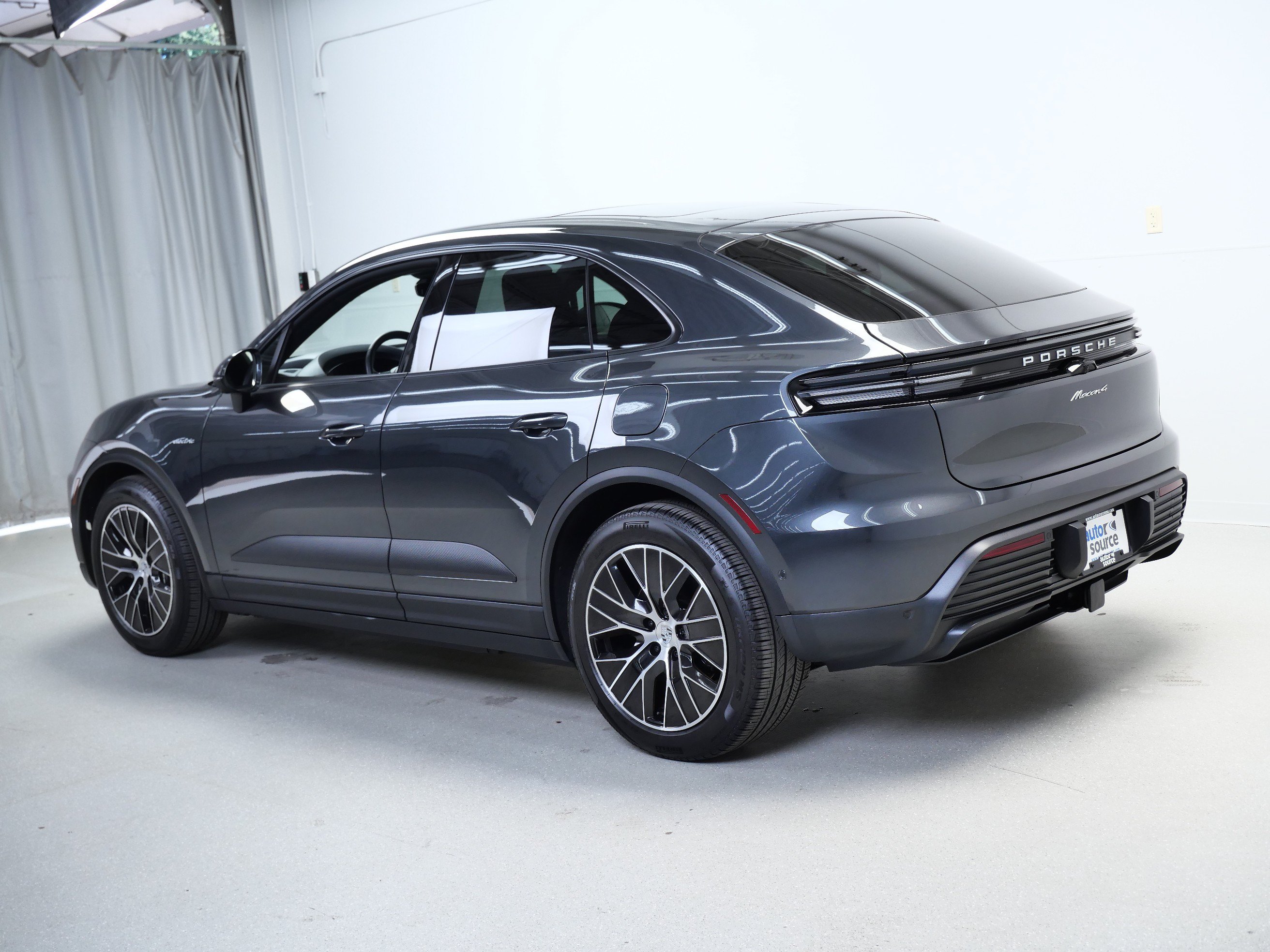 Used 2025 Porsche Macan 4 Electric w/ Premium Package AWD/4WD image 11