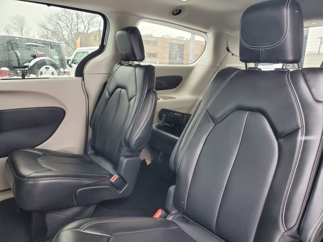 Used 2024 Chrysler Pacifica Touring-L FWD image 30