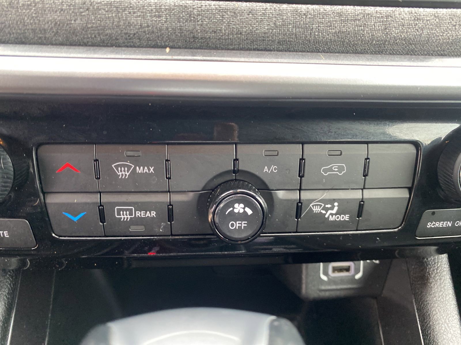 Used 2023 Jeep Compass Latitude AWD/4WD image 16