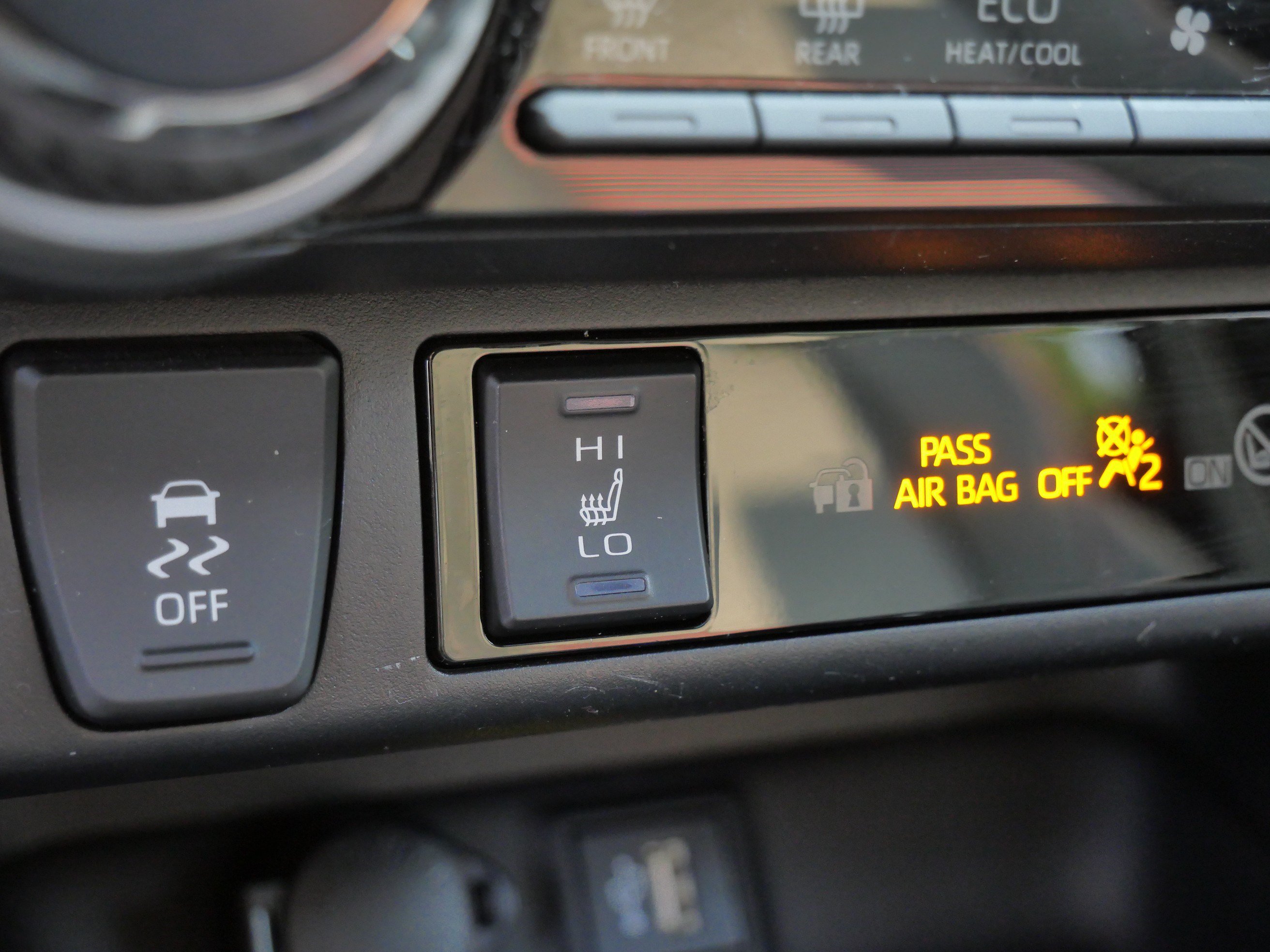 Certified 2024 Toyota RAV4 XSE w/ Weather Package AWD/4WD image 31