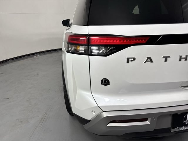 Used 2025 Nissan Pathfinder SL AWD/4WD image 31