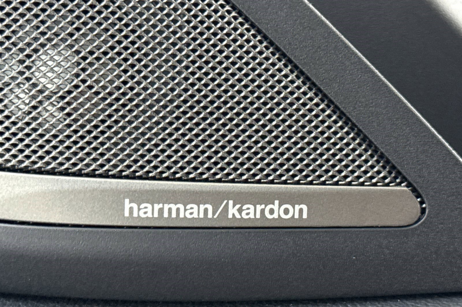 Used 2023 BMW 530e w/ Premium Package image 23