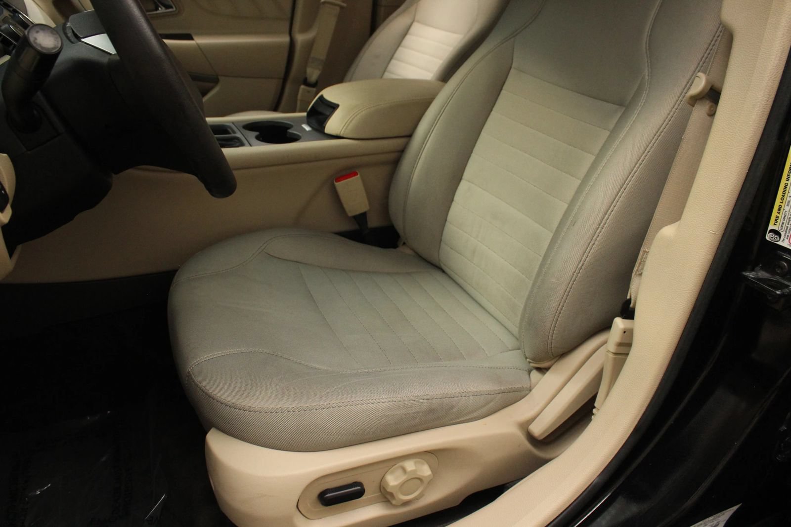 Used 2016 Ford Taurus SE FWD image 17