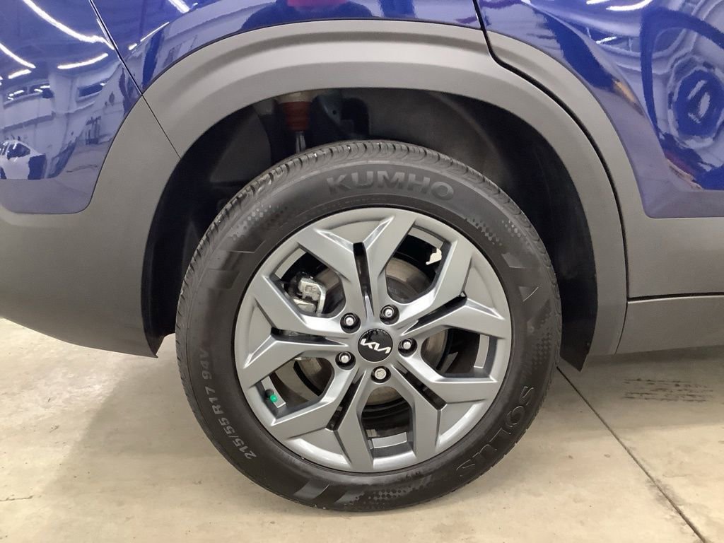 Certified 2025 Kia Seltos LX image 9