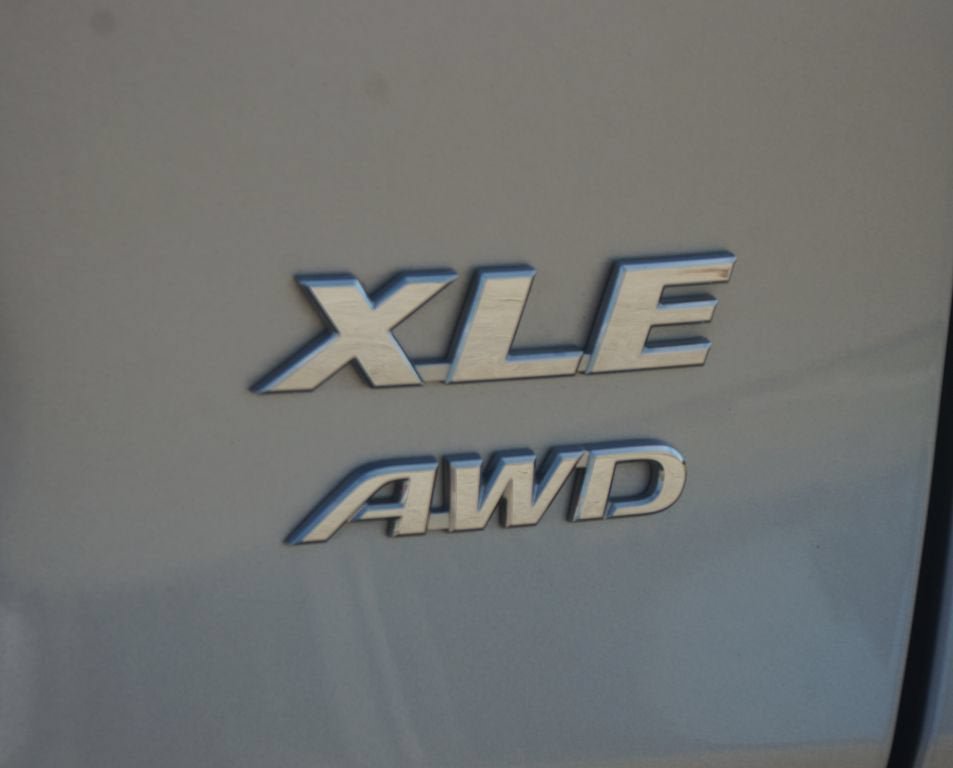 Used 2025 Toyota RAV4 XLE AWD/4WD image 18