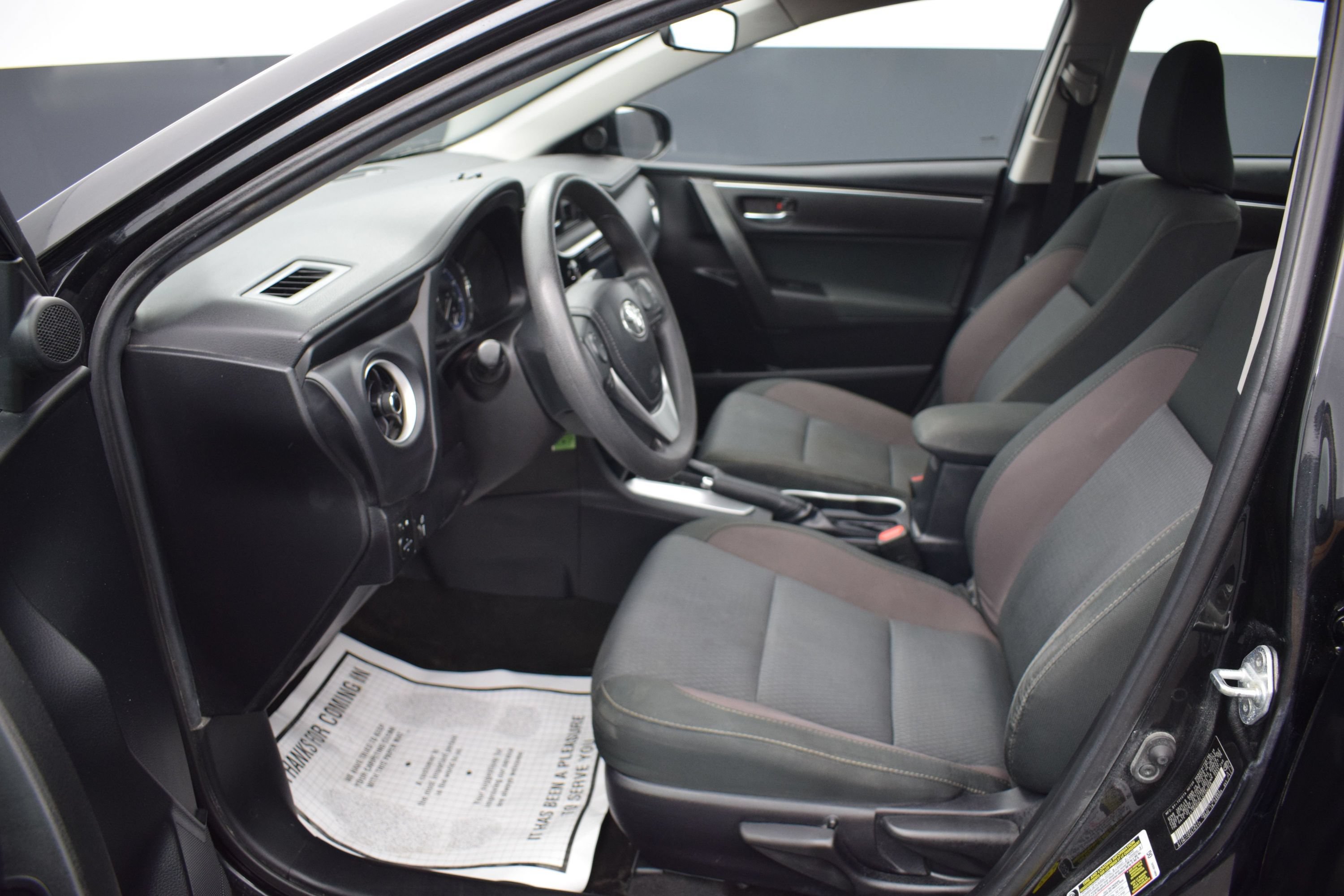 Used 2018 Toyota Corolla LE FWD image 13