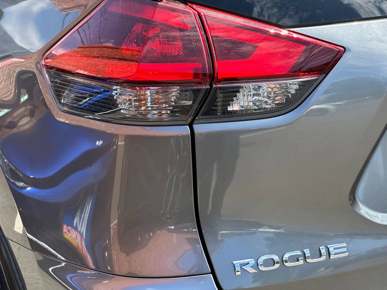 Used 2020 Nissan Rogue SV FWD image 35