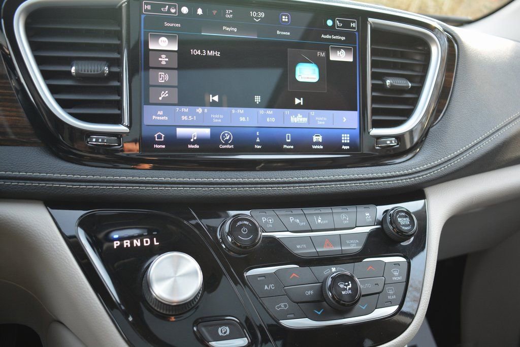 Used 2022 Chrysler Pacifica Limited image 16