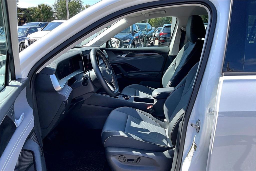 Certified 2025 Volkswagen Tiguan SE image 21